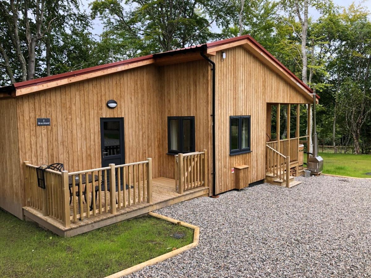 Breckland Lodge 2 With Hot Tub Belladrum Exterior photo